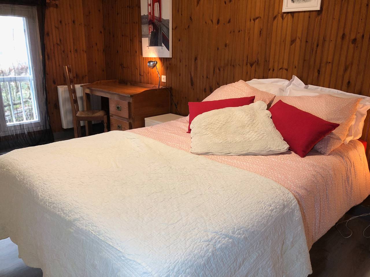 Chambre d'hôtes 'Le Pommier - Bed and Breakfast' con Wi-Fi in Saint-Georges-de-Didonne, Côte de Beauté