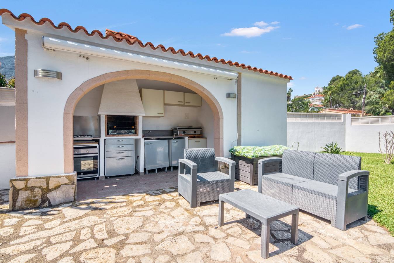 Villa 'Sophie' con vistas a la montaña, Wi-Fi y aire acondicionado in Montgó, Dénia