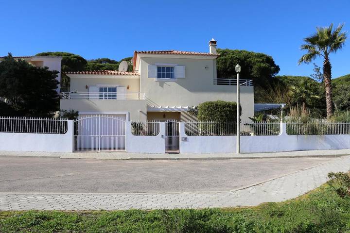 Villa voor 12 personen, with Balkon and Terras as well as Tuin and Zwembad in Castro Marim