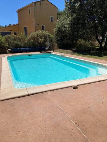 Maison de campagne pour 2 personnes, avec piscine ainsi que jardin et terrasse à Cornillon-Confoux