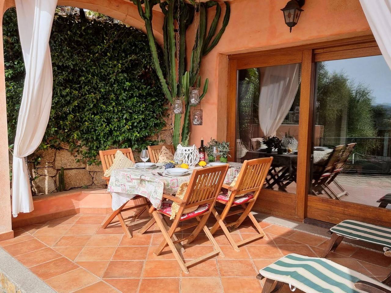 Appartamento intero, Mit Kamin, Terrasse und Meerblick in Flumini, Posada