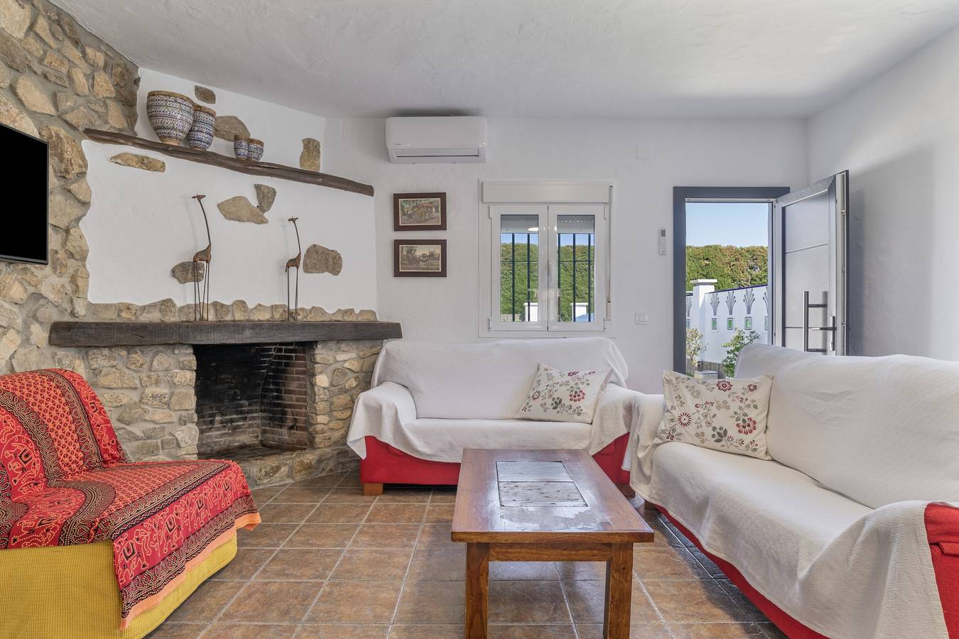 Casa vacacional 'Raul' con piscina compartida, Wi-Fi y aire acondicionado in Playa El Palmar, Vejer de la Frontera