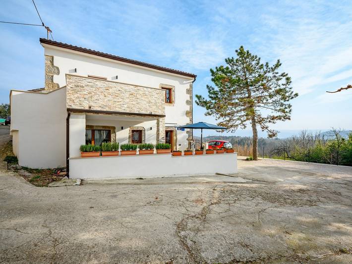 Ferienhaus für 4 Personen, mit Balkon und Terrasse sowie Garten und Pool in Grožnjan