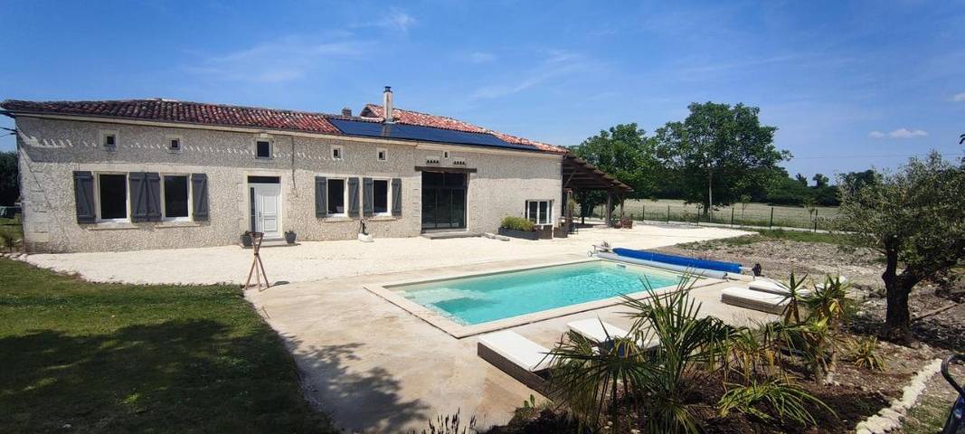 Appartement de vacances pour 4 personnes, avec jardin ainsi que piscine et vue, animaux acceptés en Charente