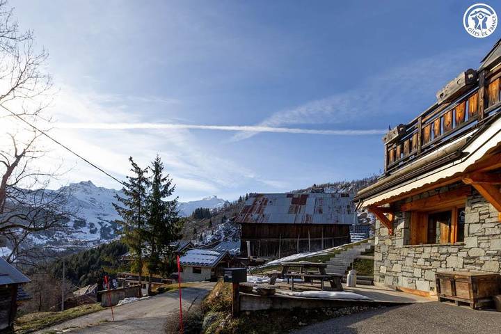 Gîte pour 4 personnes, avec terrasse dans Doucy-Combelouvière - 2