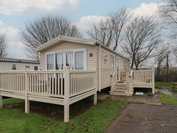 Caravan for 6 people, with garden, with pets in North East England