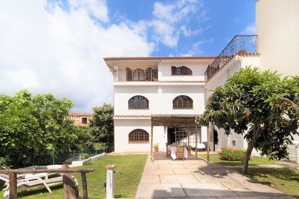 Sardinia Casa di Nonna Ida 7 rooms + garden+Bbq in Villaputzu, Cagliari Provinz