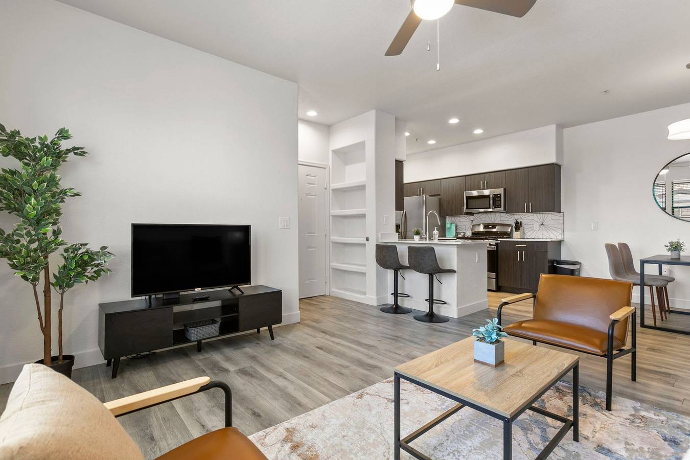 Ganze Wohnung, Cozysuites Glendale by the stadium w pool 11 in Glendale, Maricopa County