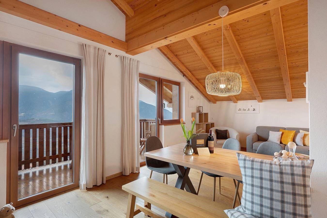 Ganze Wohnung, Apartment 'Felixdachl' mit Bergblick, Gemeinschaftspool und Wlan in Bozner Leitach, Ritten