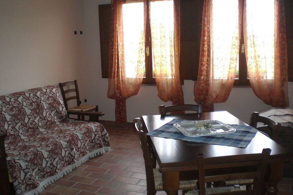 Ferme-Piscine. Appartement 5 + 2 pers. 2 Chambres 2 Salles De Bains in San Miniato, Province de Pise