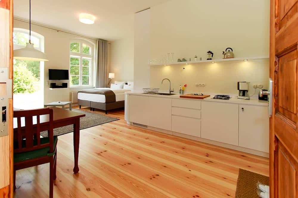 Ganze Wohnung, Ferienwohnung Zossen - Studio mit Zugang zur Bahnsteigterrasse in Jüterbog, Teltow-Fläming