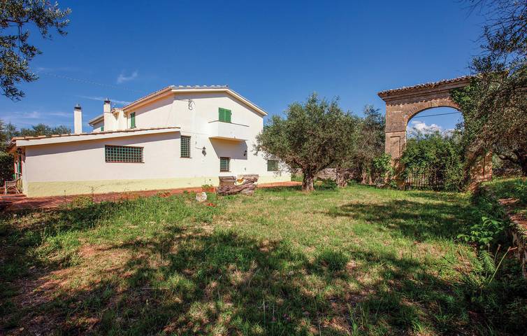 Casa vacanza per 13 persone, con giardino e piscina nonché terrazza, adatto a famiglie con bambini - 1