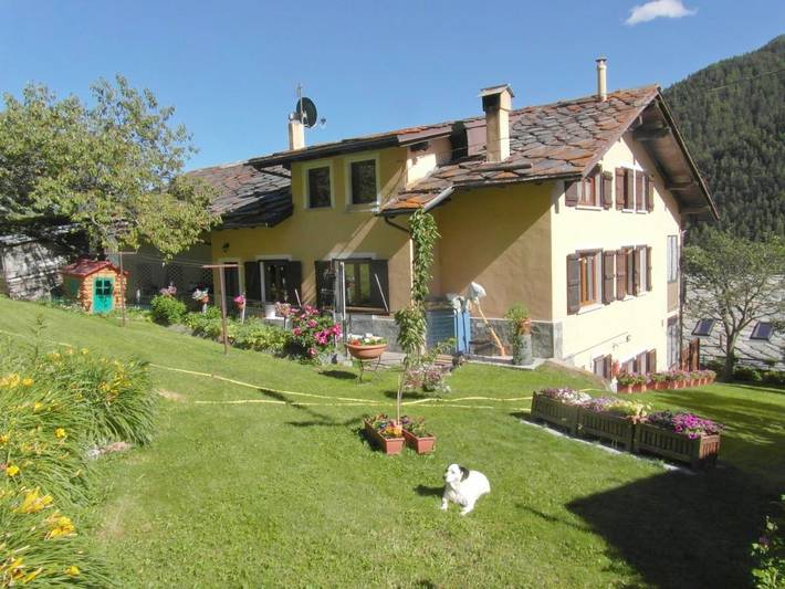 Gîte pour 9 personnes, avec vue et jardin, animaux acceptés dans Saint-Oyen