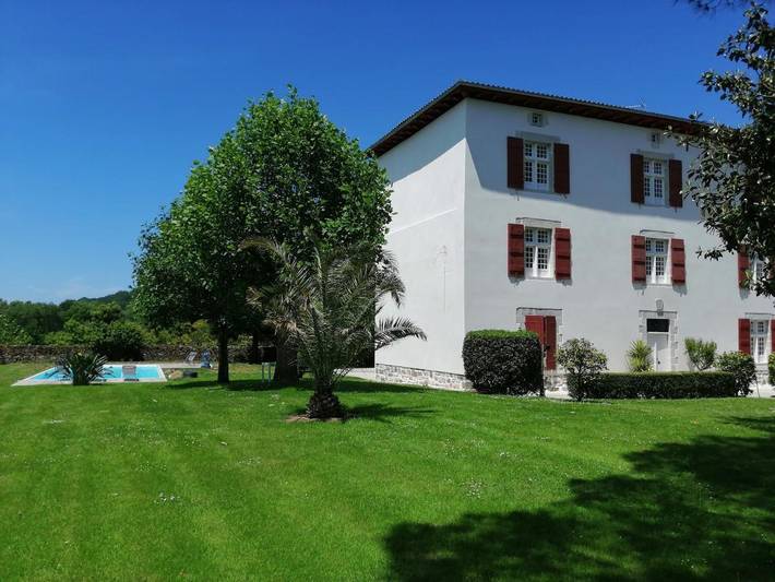 Villa pour 15 personnes, avec vue ainsi que jardin et piscine
