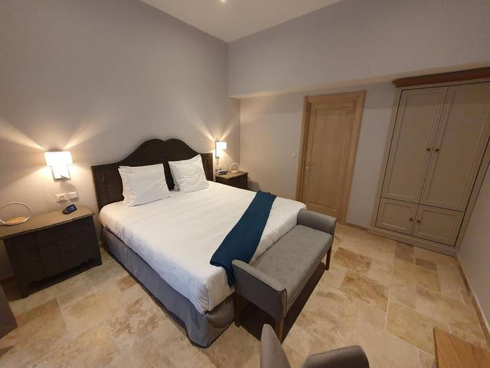 Hôtel pour 2 personnes, avec piscine et jardin, animaux acceptés à Niozelles - 4