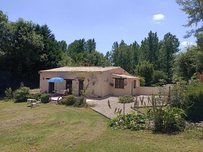Location de vacances pour 8 personnes, avec Terrasse et Jardin ainsi que Piscine et Vue à Boisredon