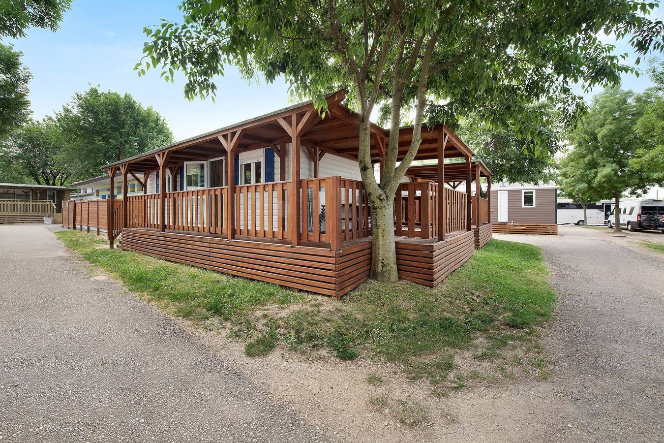 Ganze Wohnung, Ferienwohnung "Casa Mobile 16 Amici di Lazise" mit Seeblick, Pool und Klimaanlage in Lazise, Gardasee-Berge