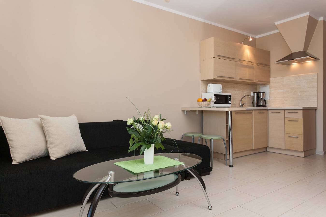 Ganzes Studio, Chełmońskiego 11 Świnoujście | Beige Studio in City Center in Swinemünde, Stettiner Haff