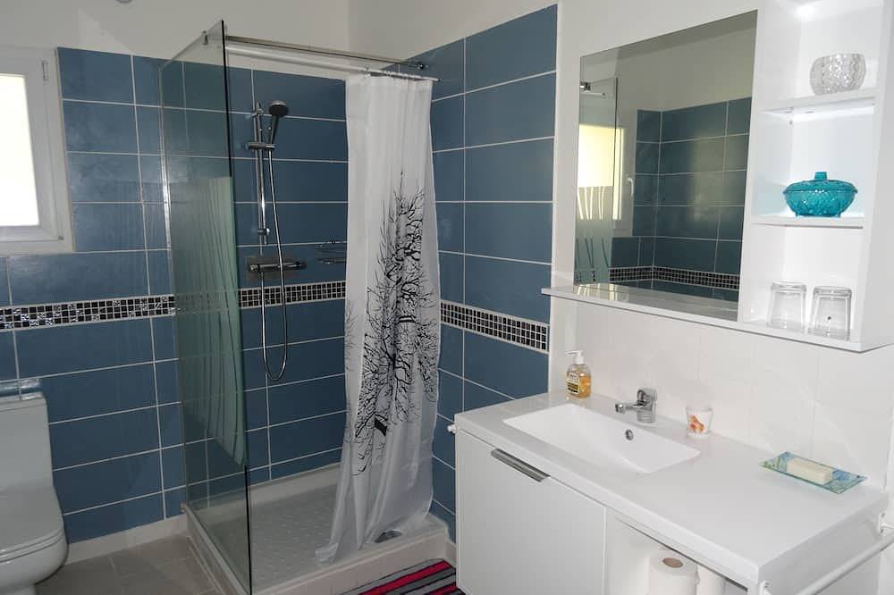 Appartement entier, Orange, gîte  tout confort indépendant dans mas provençal, clim, wifi, piscine, in Orange, Vaucluse
