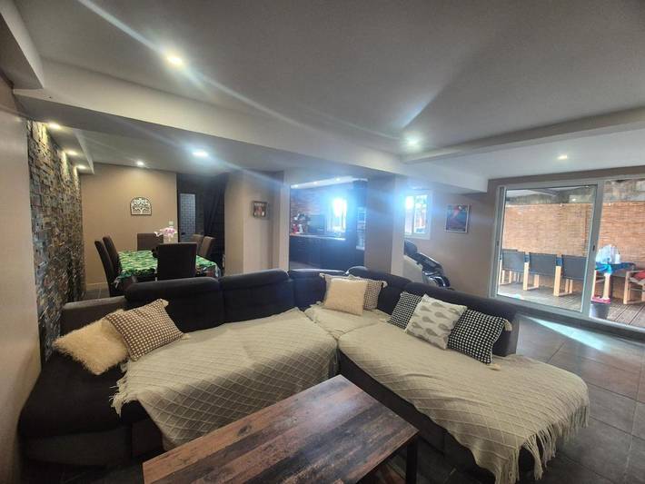 Location de vacances pour 14 personnes, avec sauna et piscine ainsi que terrasse et vue, animaux acceptés dans Bois de Nèfles - 2