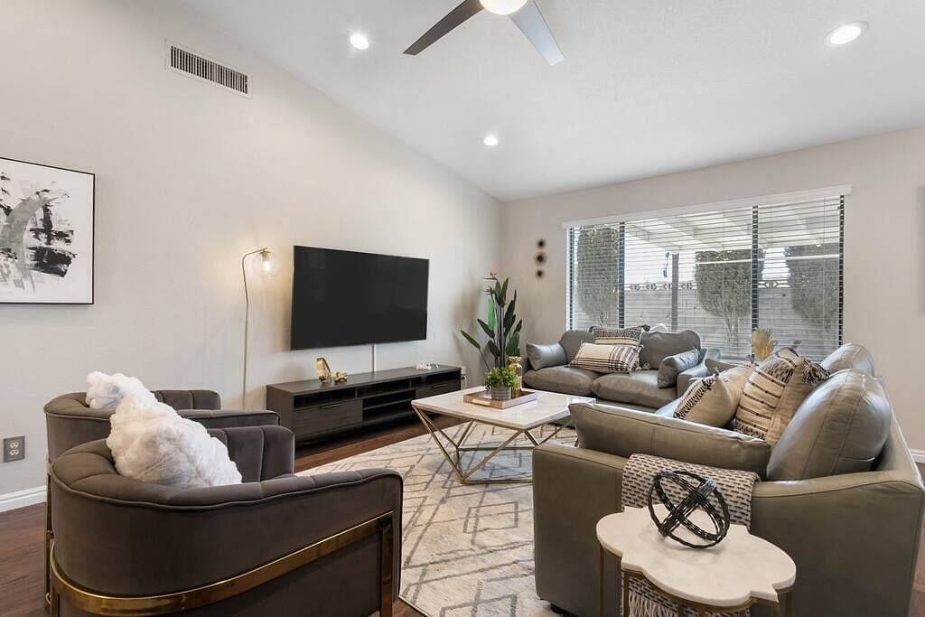 Dream Retreat-Remodeled 4Br w/ Pool & Spa and More in North Las Vegas, Nevada