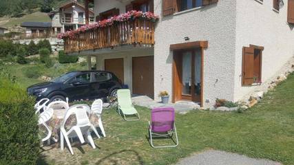 Gîte pour 4 personnes, avec jardin ainsi que terrasse et vue à Avrieux