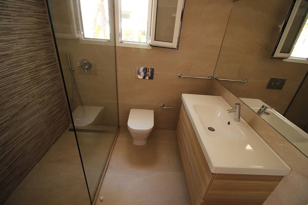 Appartement entier, New Listing! Renovated apartment 3 minute walk to the beach  Julieta 4 in Son Xoriguer, Ciutadella