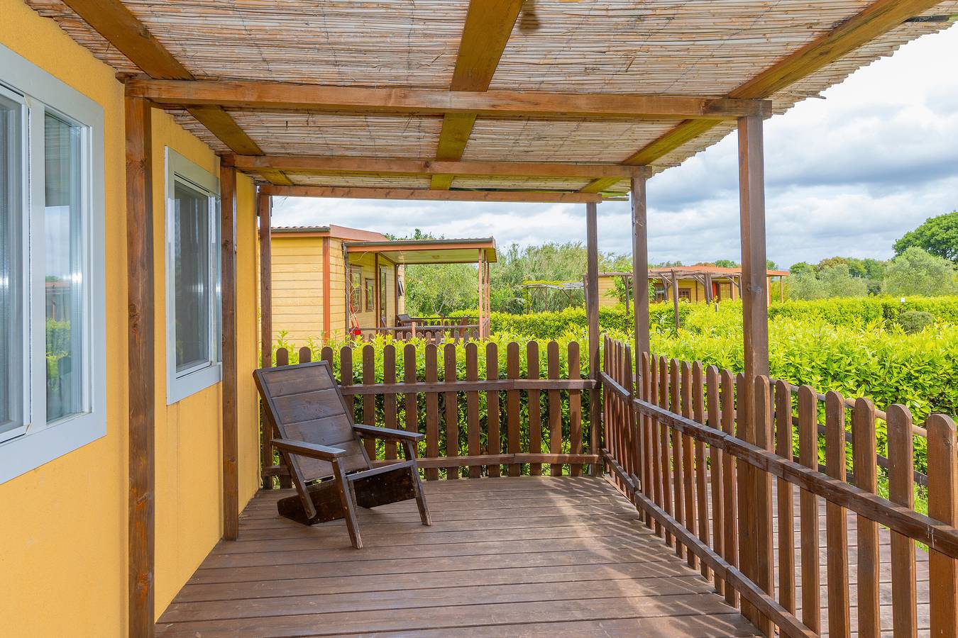 Bungalow 'Sole2' mit Gemeinschaftspool, privater Terrasse und Klimaanlage in Bibbona, Etruskische Küste