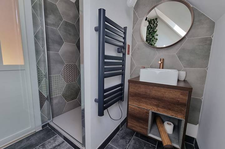 Location de vacances pour 2 personnes, avec jardin ainsi que jacuzzi et terrasse à Saint-Quay-Perros - 4