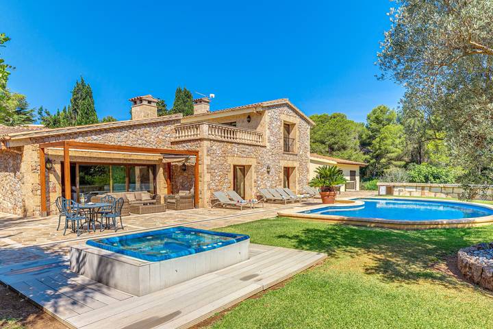 Ferienhaus für 12 Personen, mit Balkon und Whirlpool sowie Garten in Port de Pollença - 2