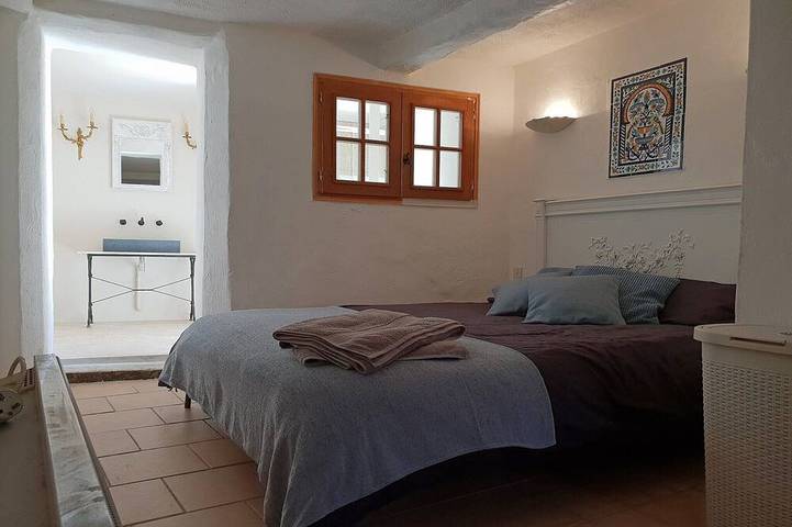 Location de vacances pour 5 personnes, avec piscine ainsi que balcon et jardin, animaux acceptés à Méounes-lès-Montrieux - 4