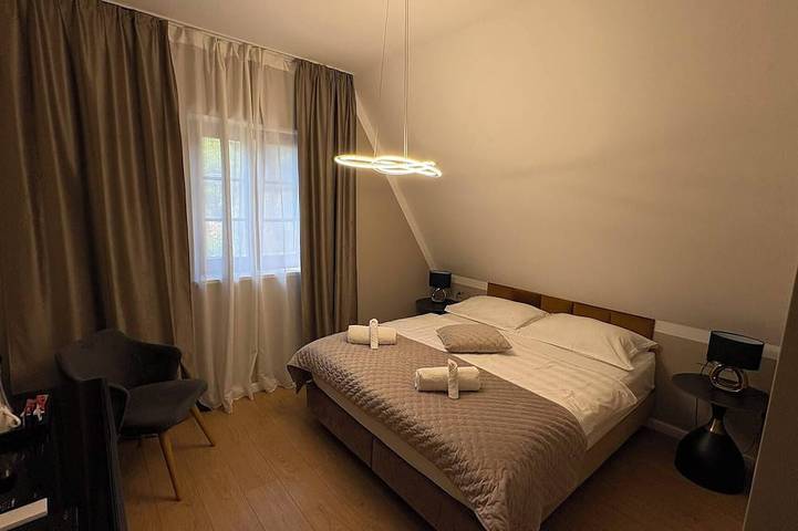Perfect 1-bedroom hotel with Ac in welcoming Plitvica Selo in Smoljanac, Plitvicer Seen