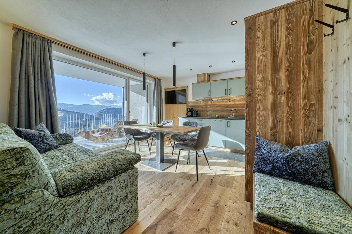 Appartamento intero, Appartamento 'Hinterrainerhof - Lodge Silva' con vista montagna, giardino e Wi-Fi in Avelengo, Alpi Sarentine