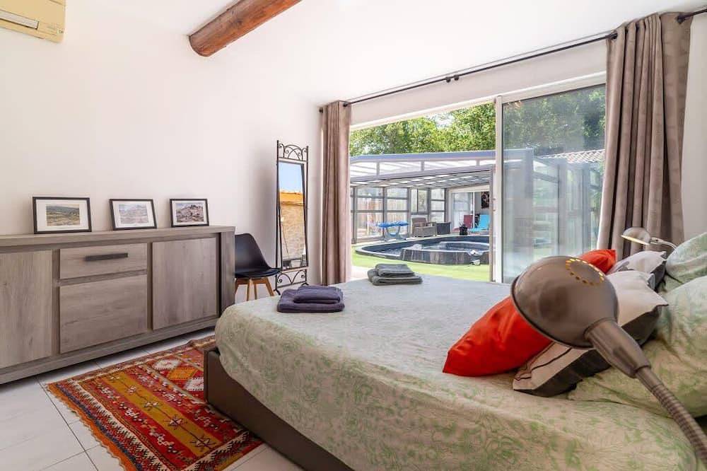 Le logis de la castagne in Caumont-sur-Durance, Vaucluse