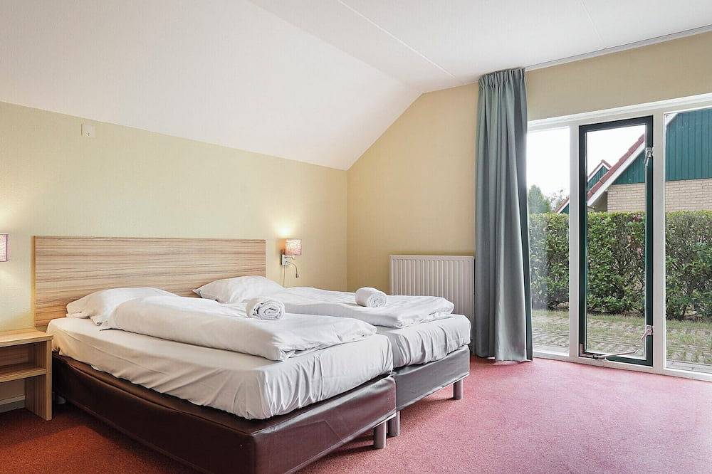 Luxury group bungalow for 10 people in Diessen, Nordbrabant