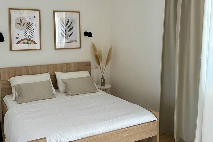 Villa Antonija, 50 m from sandy beach, heated pool, max 12 pax in Duće, Omiš-Riviera