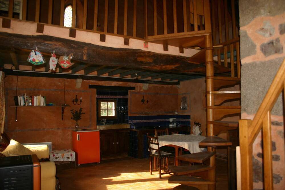Gîte dans la dépendance d'un manoir du Xvième in Lestre, Région de Cherbourg