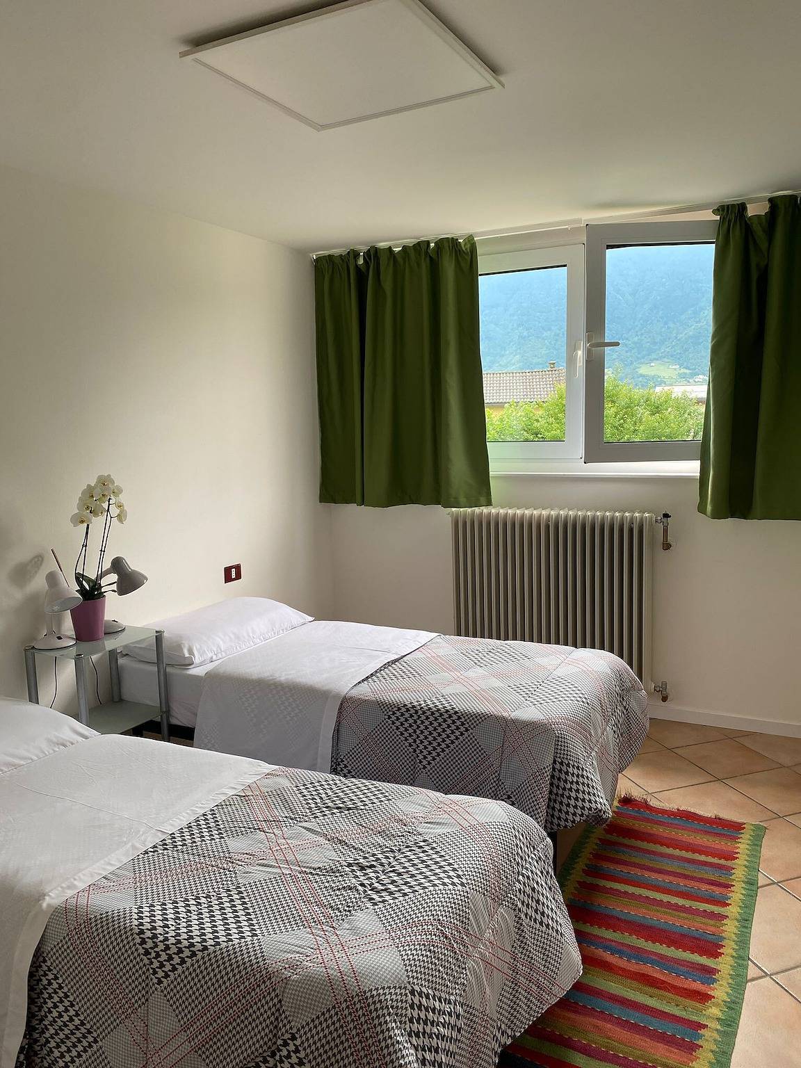Appartement entier, Appartement 'La Mansarda' avec vue sur les montagnes, jardin partagé et climatisation in Feltre, Groupe Cimonega