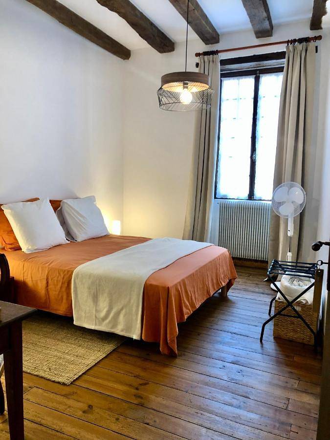 Location de vacances pour 2 personnes, avec jardin ainsi que terrasse et vue à Plazac - 4