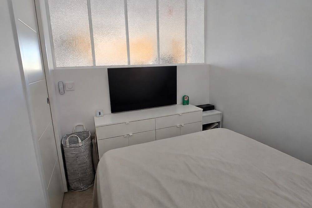 Apartamento entero, Very quiet apartment with a private pool in the Luberon in La Tour-d'Aigues, Parque natural regional del Luberon
