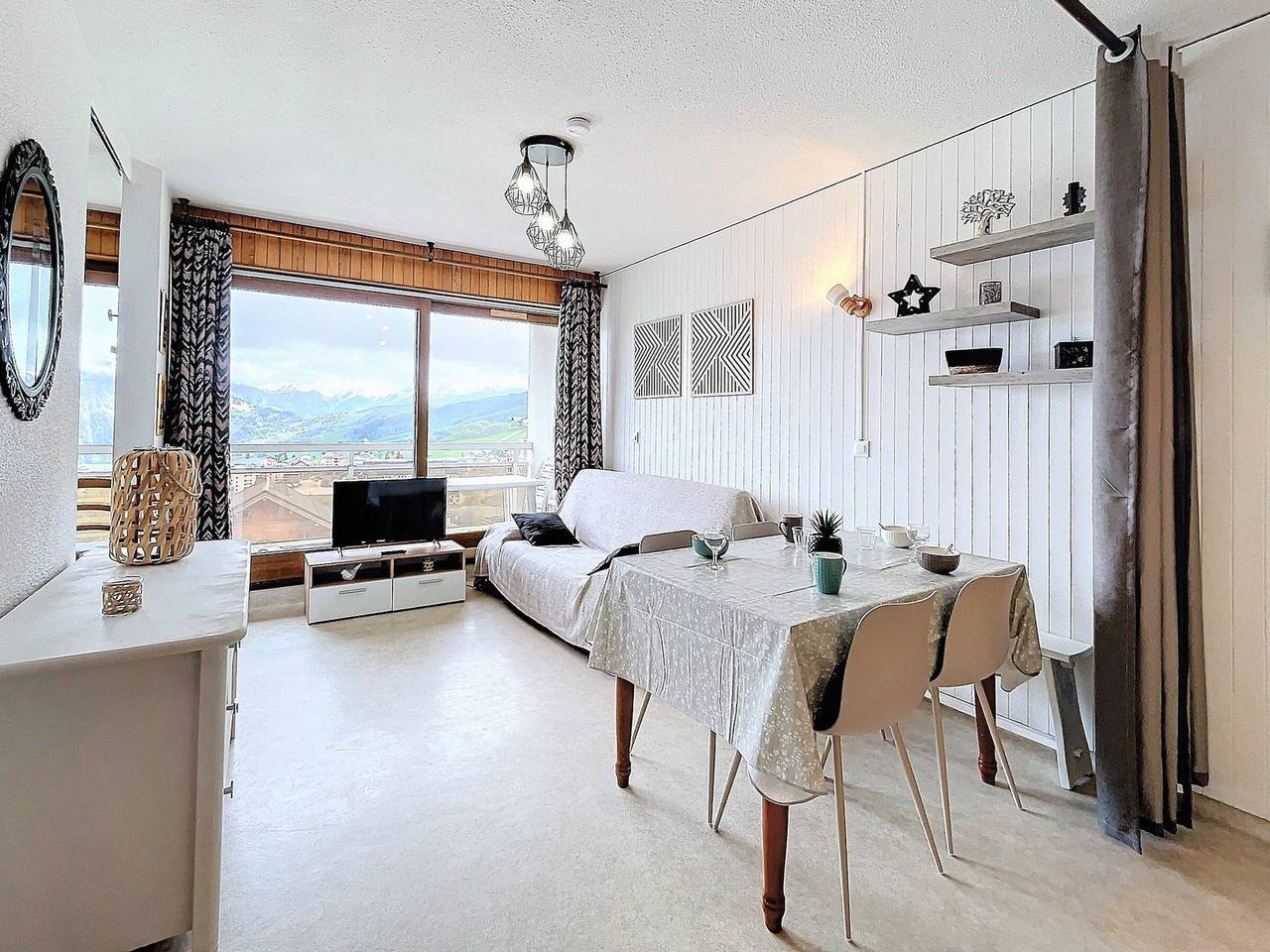 Estudio entero, Apartamento luminoso con balcón y vistas a las pistas, 5 pers. in La Toussuire, Fontcouverte-la Toussuire