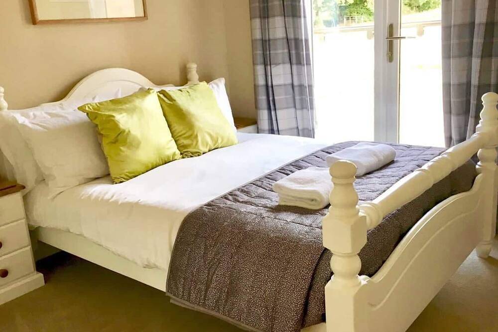 Blackdown Views - New 6 Bedroom Eco House in Sheldon (Devon), Devon