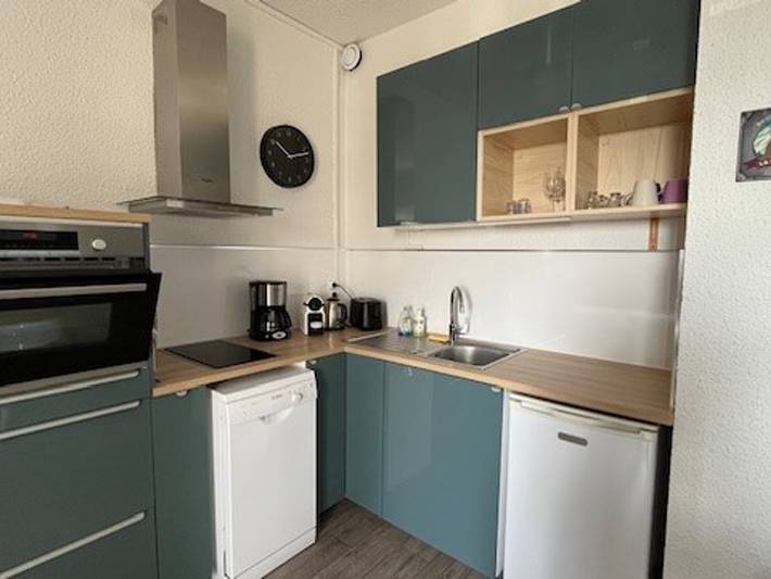 Entire studio, Modern studio in Super Besse, lake Hermines view in Super Besse, Besse-et-Saint-Anastaise