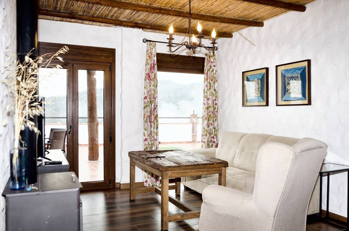 Comfortable House in Canillas de Albaida with Shared Pool in Canillas de Albaida, Málaga Province