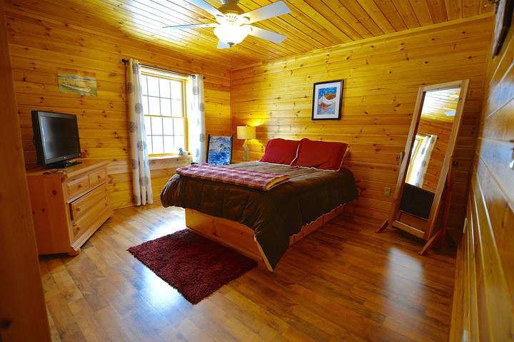 Cabin for 14 people, with balcony and hot tub in Maine