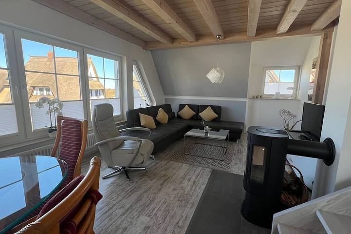 Entire apartment, 5-star hotel according to Dtv—pure luxury, just 200 meters from the beach—free Wi-Fi in Dranske, Ruegen