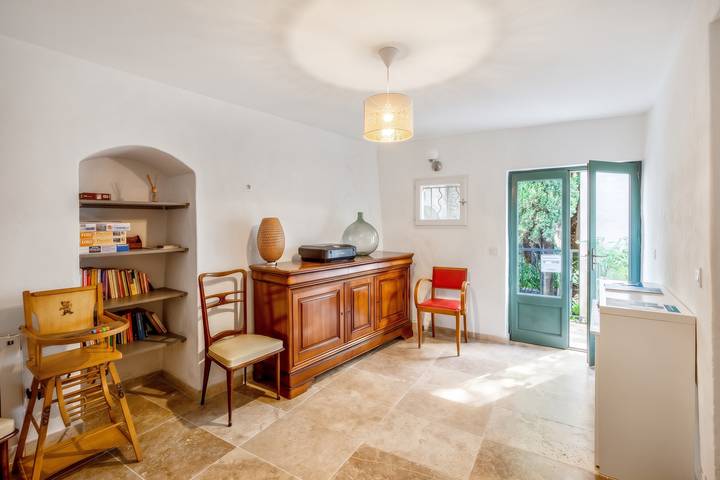 Charming House in Bonnieux with Terrace and Garden View in Bonnieux, Parc naturel régional du Luberon