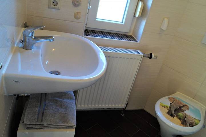 Ferienwohnung für 2 Personen, mit Whirlpool und Terrasse sowie Garten in Neukalen - 4