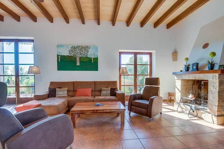 Schönes Haus in Portocolom mit privatem Swimmingpool, der sowohl drinnen als. in s'Horta, Felanitx