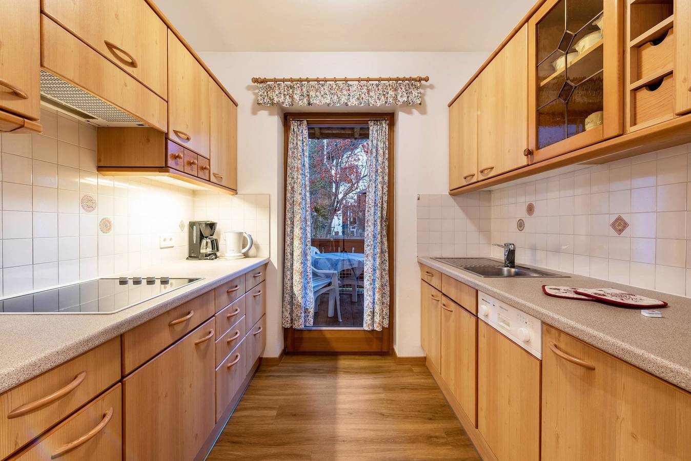 Appartement "Cesa Valeria App Sonia" met uitzicht op de bergen, gedeelde tuin & Wi-Fi, foto 12